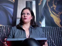 I am a woman who is dominant, fetishistic, wanting a good slave for me who is willing to please me and let himself be humiliated.