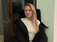 topless cam girl AnyaLior