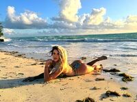 cam girl playing with dildo JessycaPage