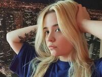 naked camgirl MonnieMoniz