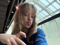 naughty cam girl masturbating with dildo FranciscaNeren