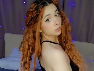naked camgirl masturbating with vibrator AdrianaClide