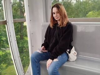 camgirl masturbating with dildo AliceRamus