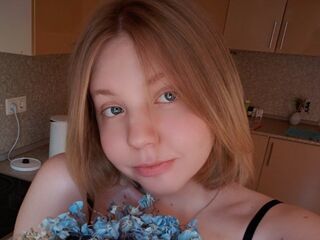 cam girl playing with dildo BertaCheyne