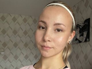 naked camgirl masturbating CatrinaWakley