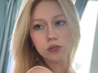 camgirl masturbating with dildo CeciliaWhithrock