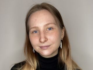 hot cam girl masturbating with dildo ChantellHammett