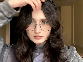 naughty camgirl fingering pussy DianneBrowie