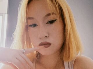 camwhore fingering shaved pussy ElsyKellow
