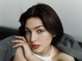 masturbating camgirl ElvieTorbett