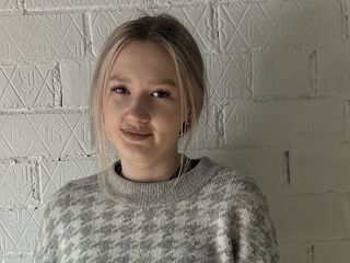 camgirl fingering shaved pussy KarynMcguire