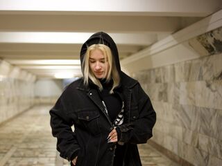 naked webcamgirl picture KiraHaverstick