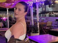 naughty camgirl masturbating with vibrator KyleeBig
