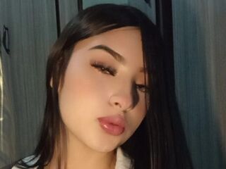 camgirl masturbating with sex toy MadelynFabbro