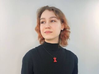 naked camgirl masturbating with vibrator MeghanInclan