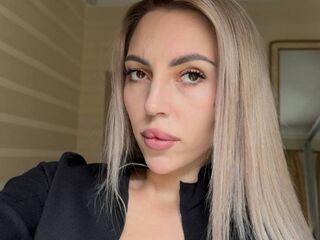 hot camslut MelisaDee