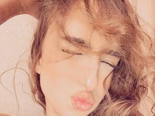 chatrubate cam girl MyraRidler