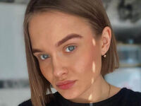 chatroom webcam photo MyriamQuinnan