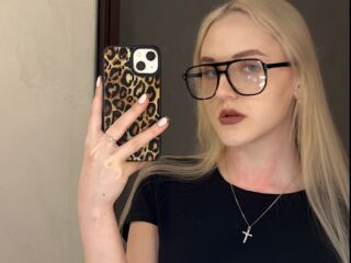 camgirl playing with sextoy OleneErfert