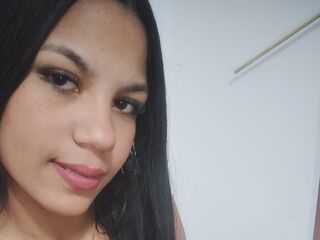 girl showing tits PaulaEmperatriz