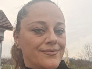 camslut showing pussy SandyMandy