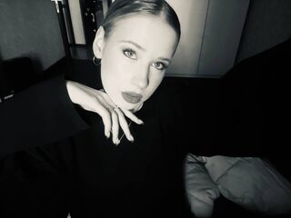 live webcam performer SherieMcwayne