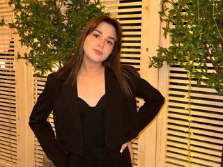 camgirl playing with vibrator ShirleenDubie