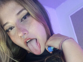 naked girl with webcam masturbating with dildo SofiiaVance