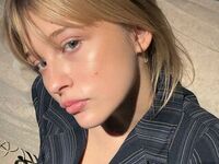 beautiful webcamgirl SoledadMadon