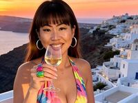 cam girl playing with vibrator TiffaniRainn